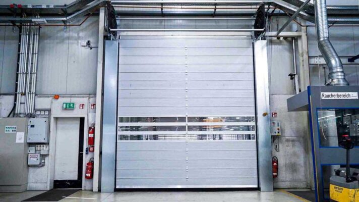 Cửa cuốn nhanh có tính năng an ninh, an toàn, chống trộm